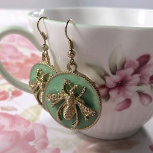 ✨🛍✨ Bee Statement Earrings